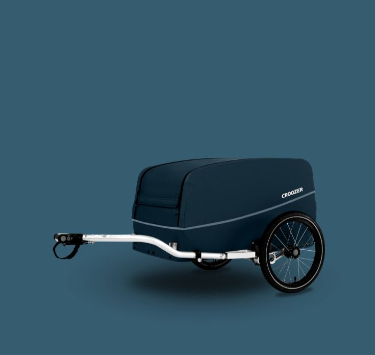 Croozer Cargo Tuure in Blueberry Blue in front of blue background