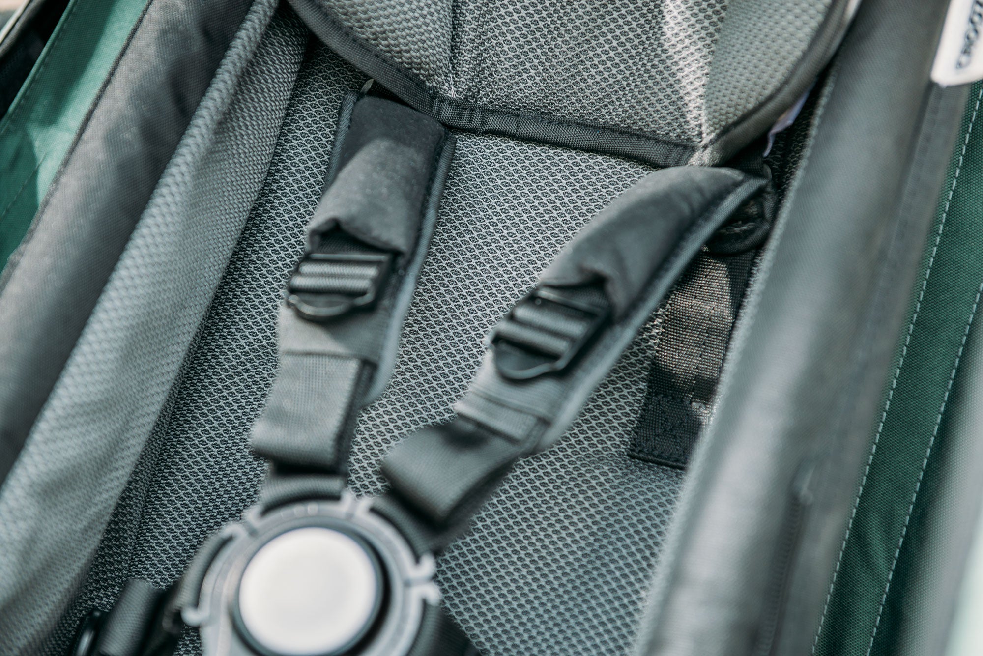 Close-up of Croozer climatex baby seat with 5-point safety belt