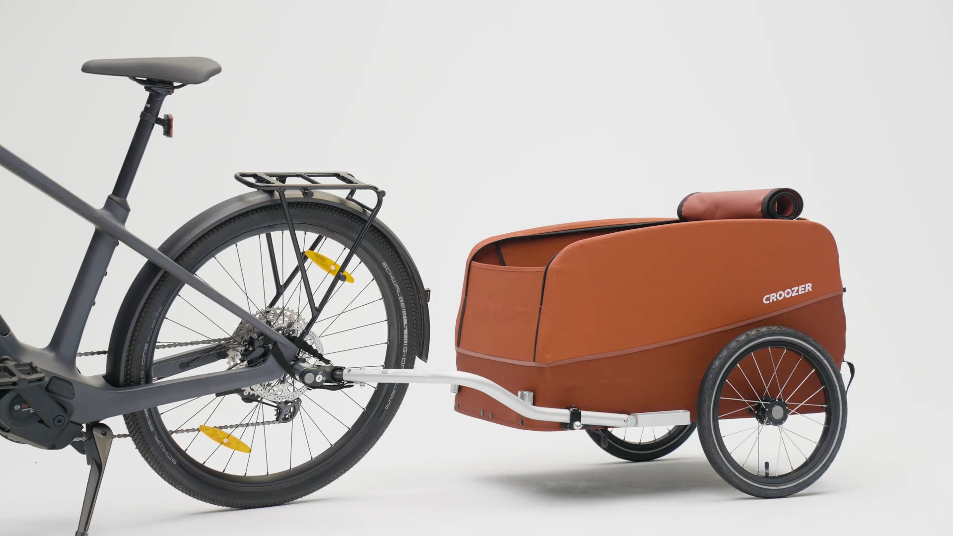 Croozer Cargo attached to bike - side view