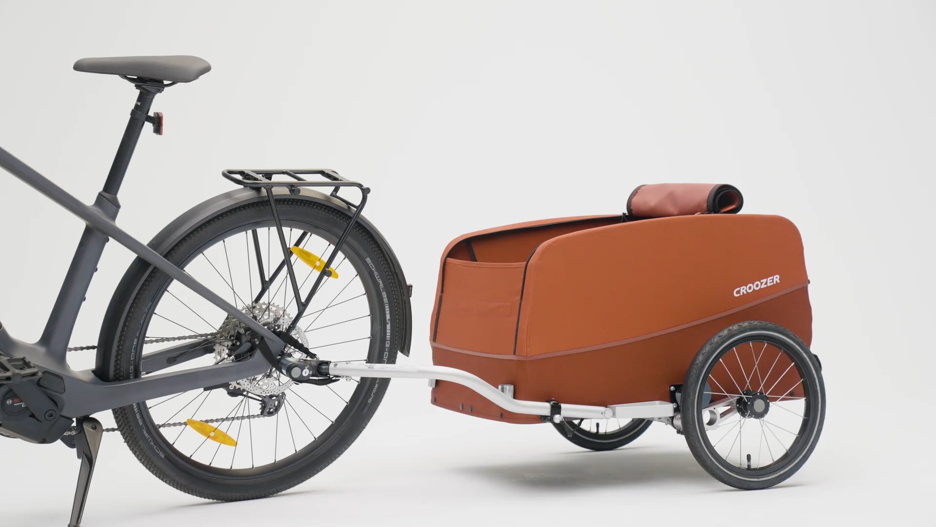 Croozer Cargo attached to bike - side view