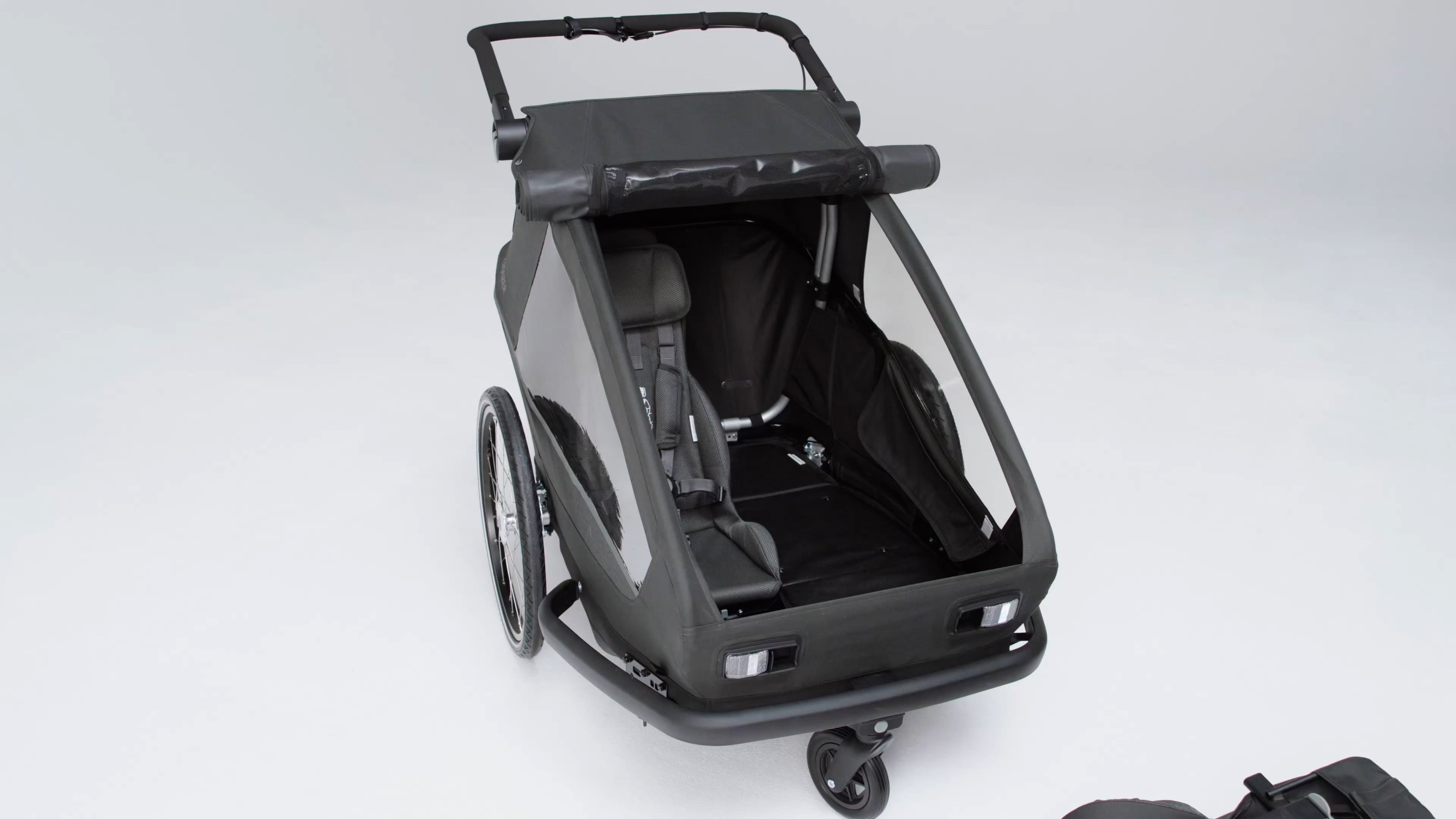 Croozer Yuuna modular trailer with premium seat built in