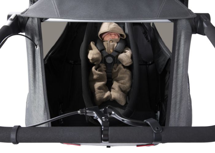 Baby in Croozer Yuuna with baby seat with rotating feature facing parent