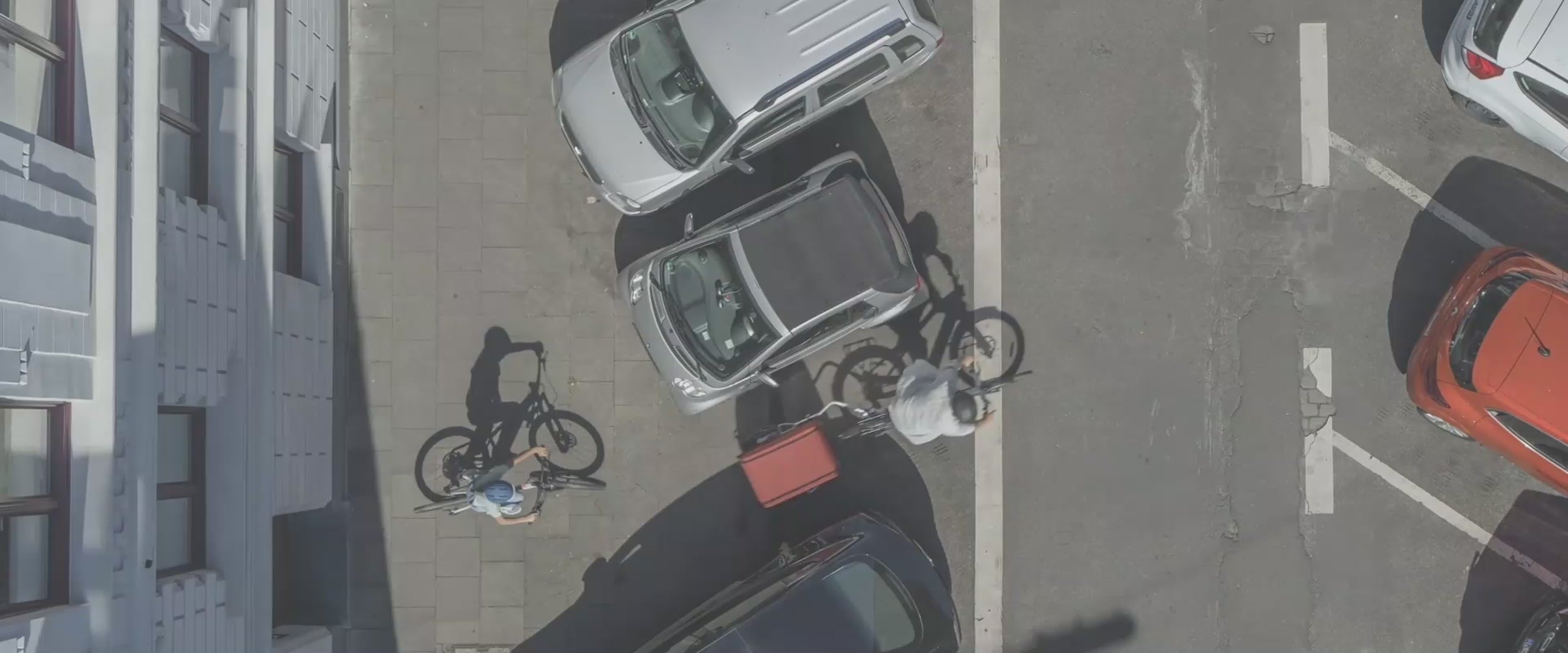 Header video showing a father and his daughter on a bike trip with the Croozer cargo trailer
